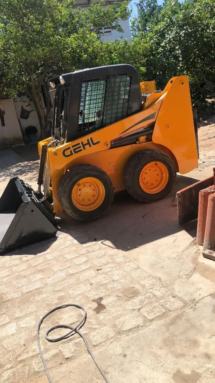 Mine carregadeira Gehl 4240