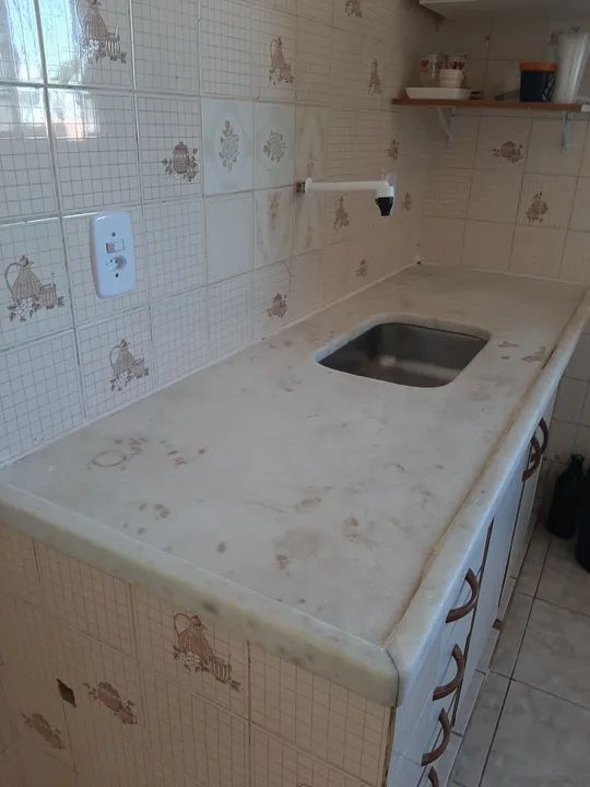 Bancada de marmore com cuba inox