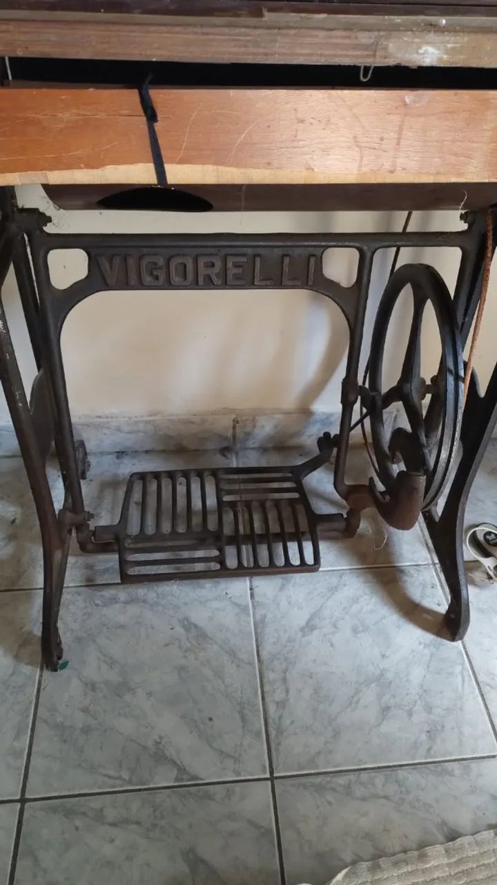 Máquina de costura Vigorelli - raridade! - Foto 2