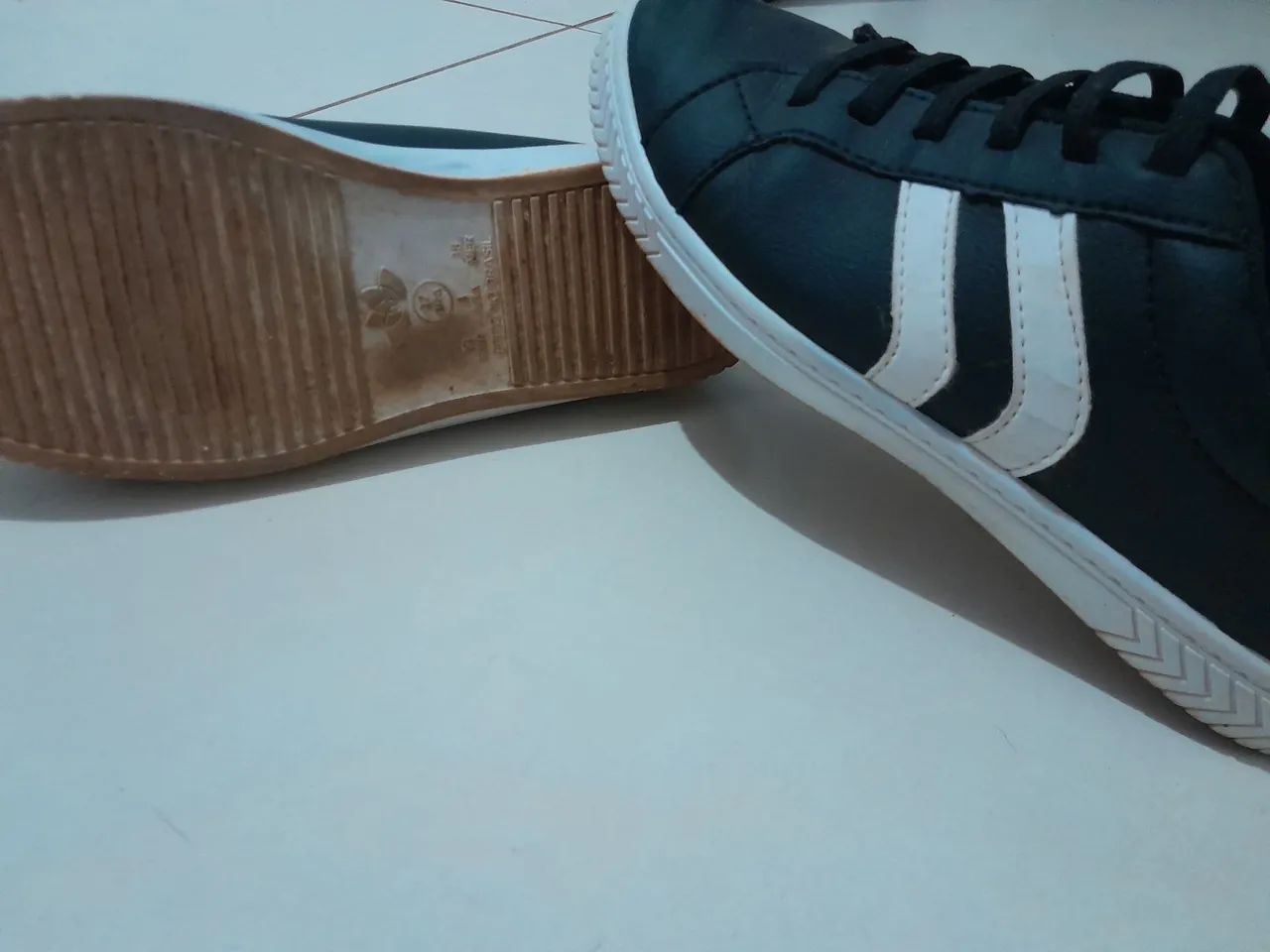 Tênis Preto duas listras  - Foto 3