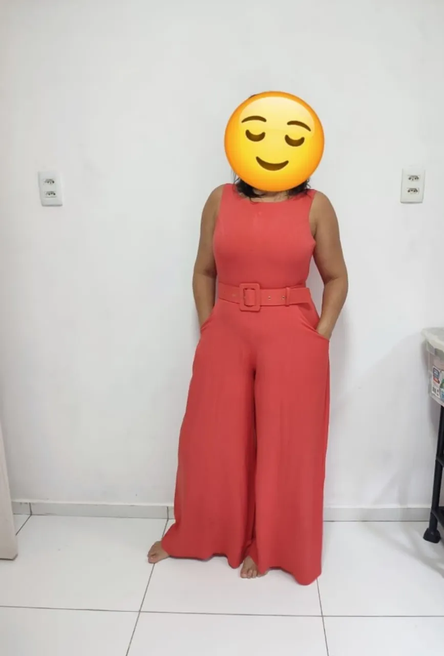 Vende se macacão feminino longo. Contato *.Nunca usado