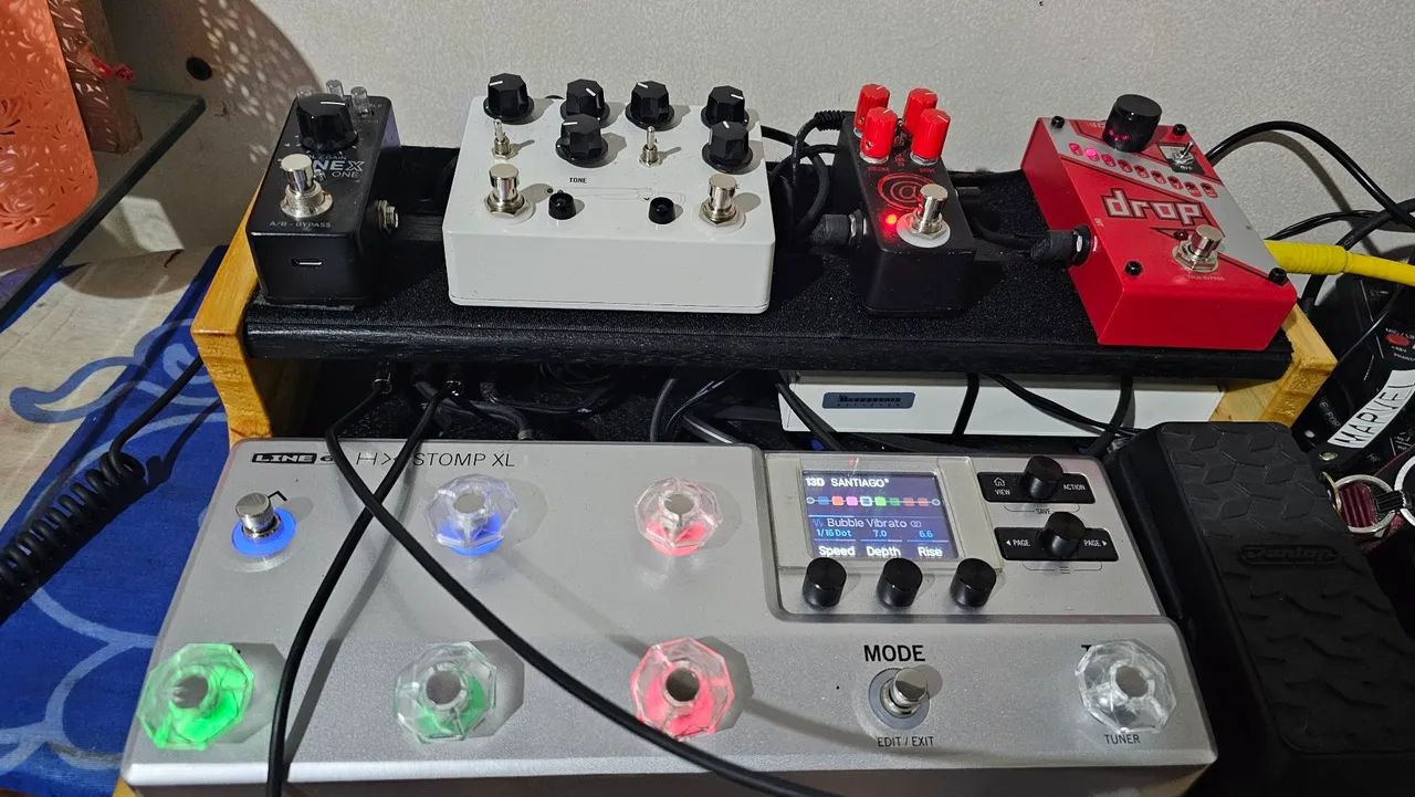 ギター HX Stomp XL Line 6より、美しいホワイトの筐体を持つHX Stomp XLの限定モデルが