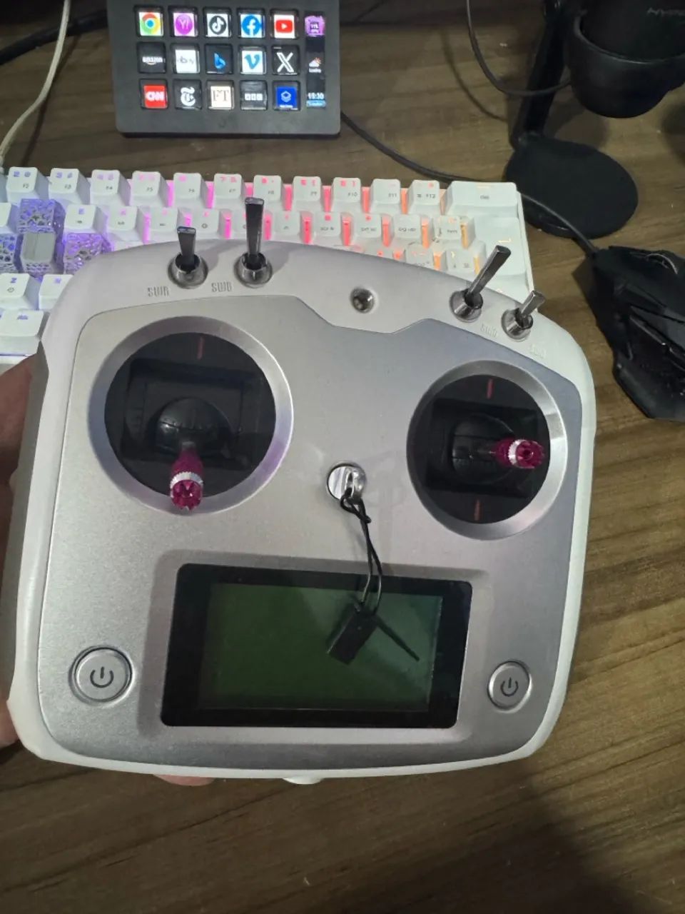 Rádio FlySky FS-i6S 6-canais - Foto 2
