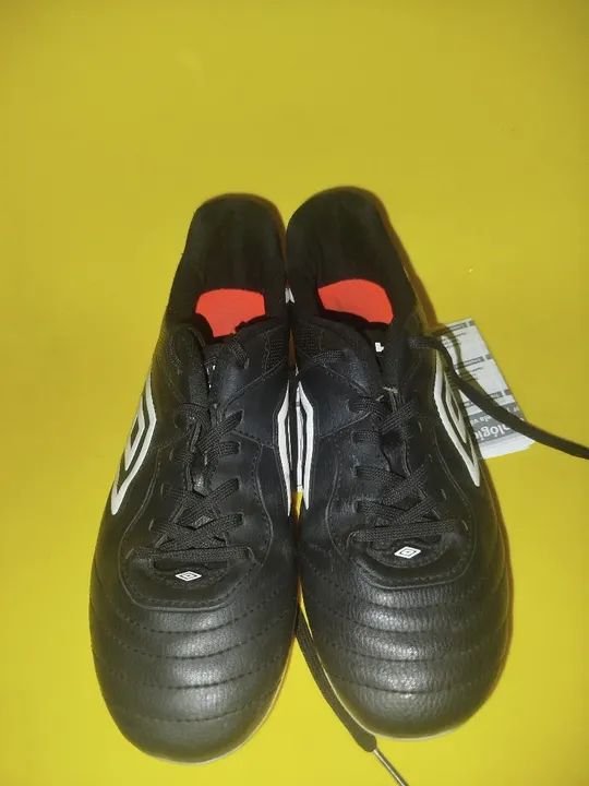 Chuteiras de Futebol Umbro - Tamanho 42   - Foto 2