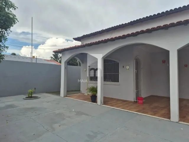 Alugo Casa em Salinas com 03 Quartos sendo 1 suíte com Piscina