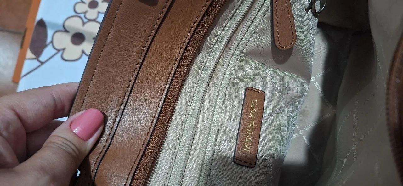 Bolsa Michael Kors caramelo - Foto 3