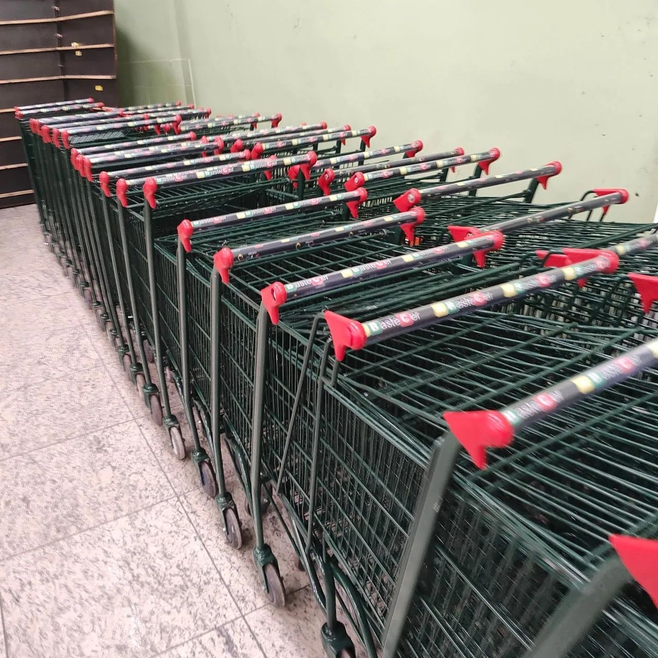 Carrinhos de sacolão e supermercado  - Foto 3