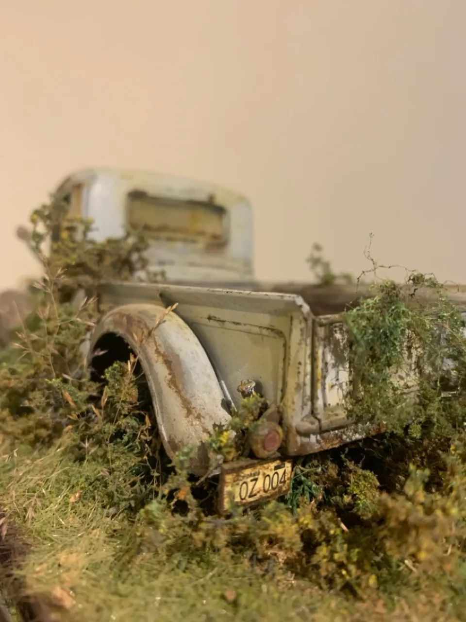 Miniatura de caminhão abandonado