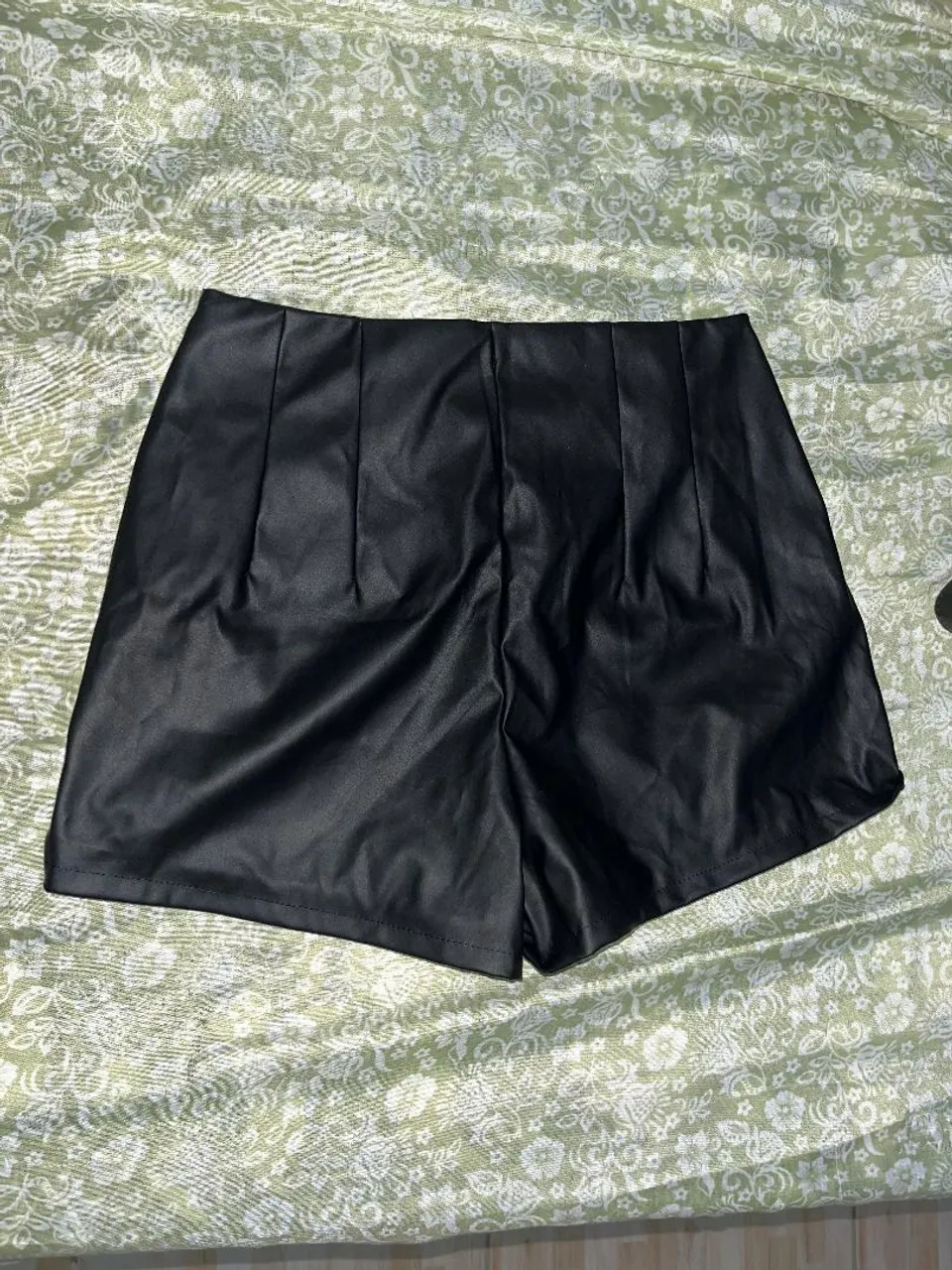 Shorts de couro preto