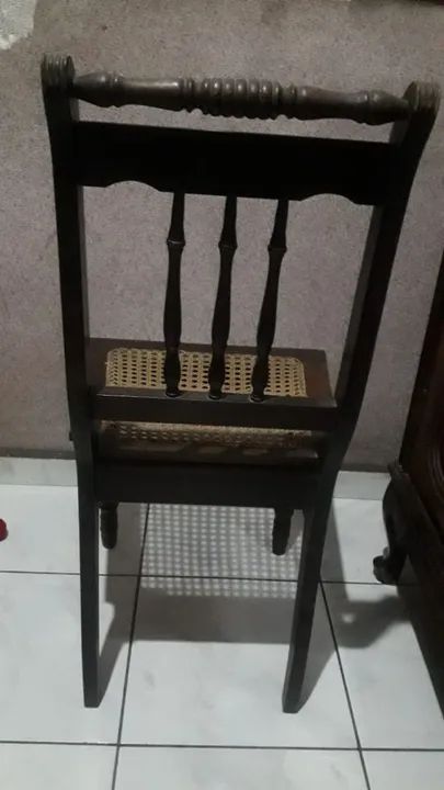 Linda antiga  Mesa meia lua com 2 cadeiras... - Foto 5