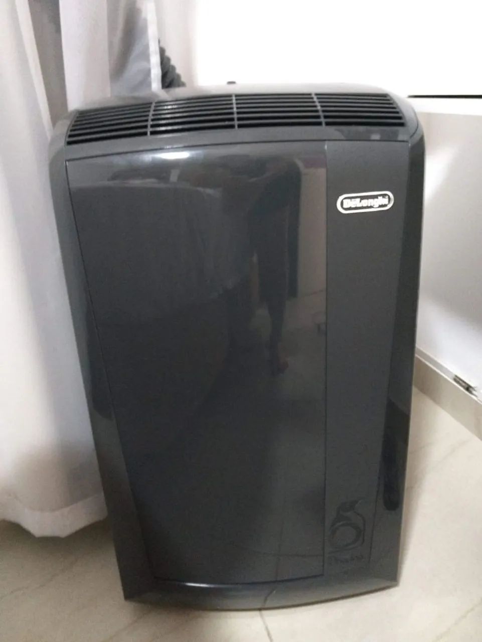 Ar condicionado portátil Delonghi Pinguino 12.000 btus