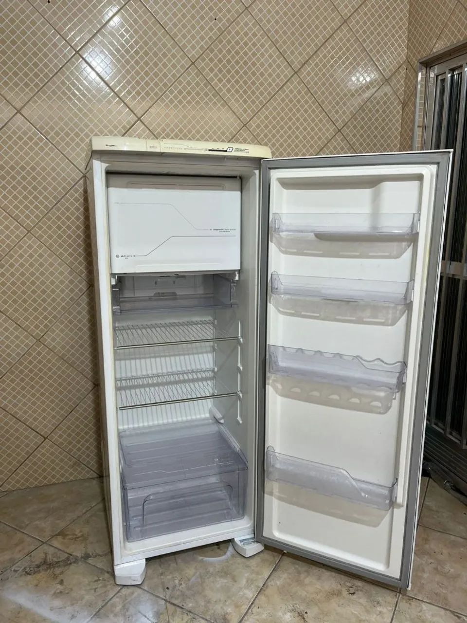 Geladeira Electrolux 280 L  - Foto 2