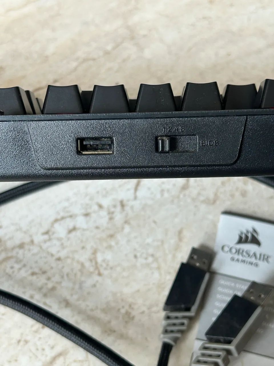 Teclado Mecânico Corsair K70 LUX RGB Cherry MX Gaming - Foto 2