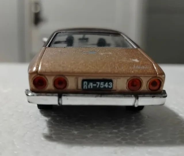Miniatura Amc Matador Coupe Universal Hobbies 1/43 - Foto 3