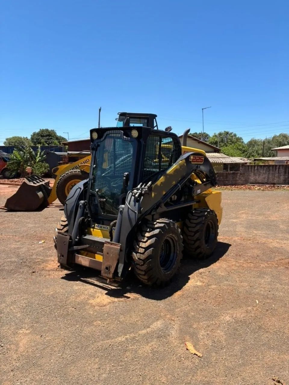 MINI CARREGADEIRA NEW HOLAND L225 / 2019