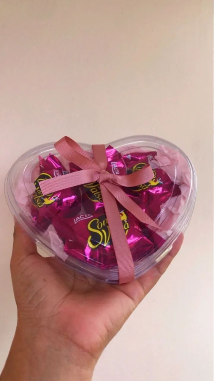 Coração de acetinado com bombons 