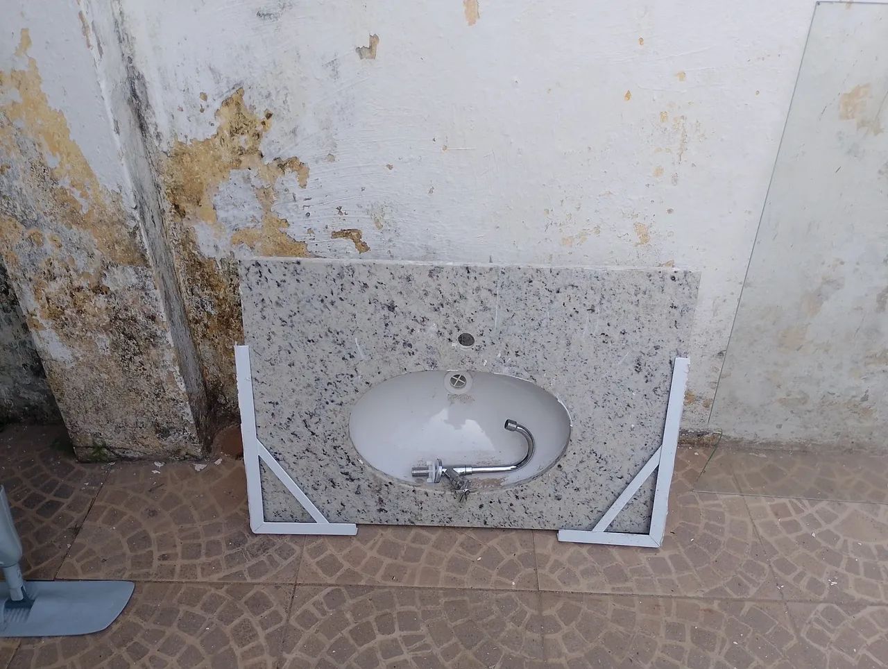 Bathroom sink64962160883074121