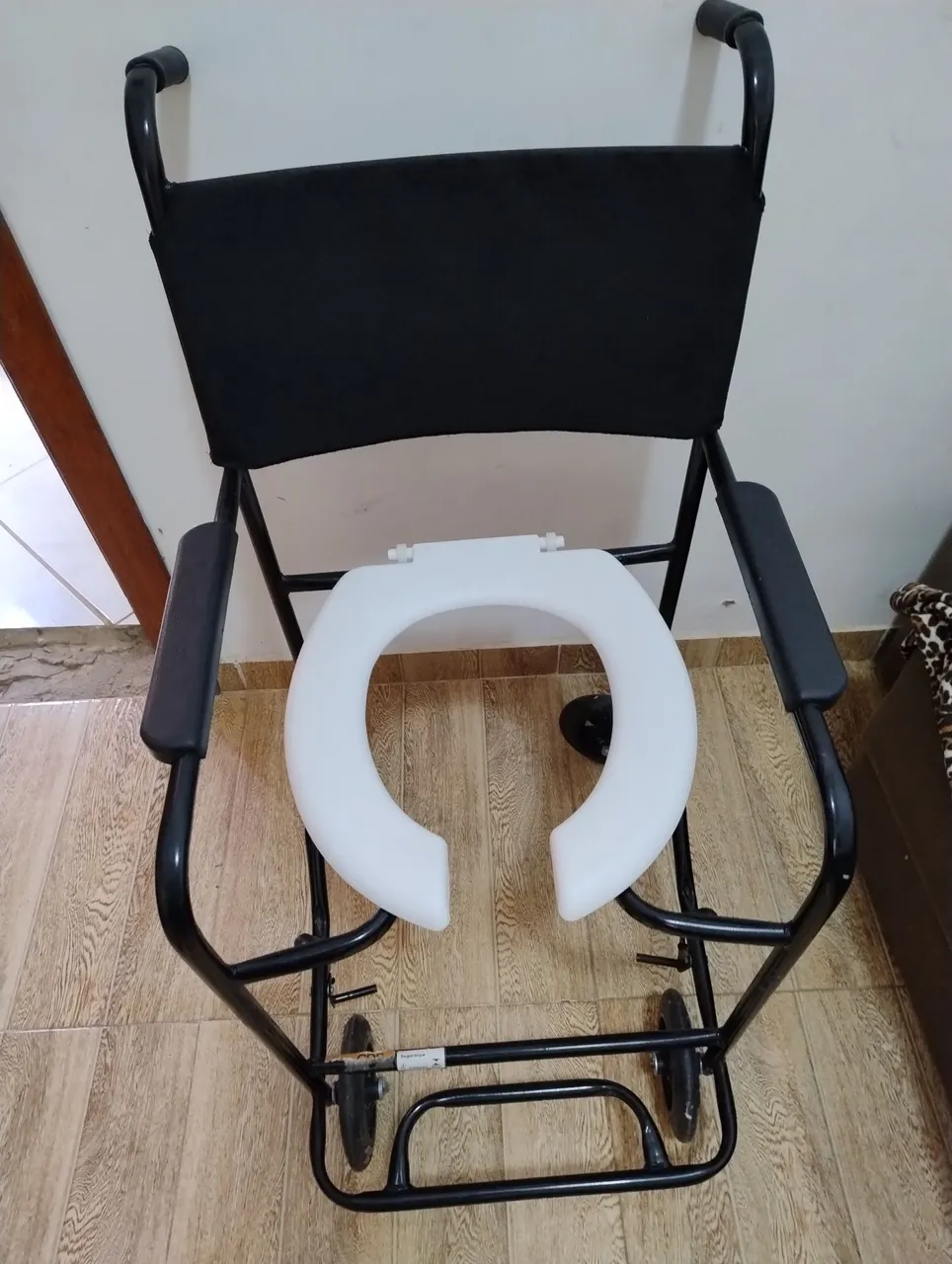 Cadeirinha de Banho com Rodas, nunca usada.
