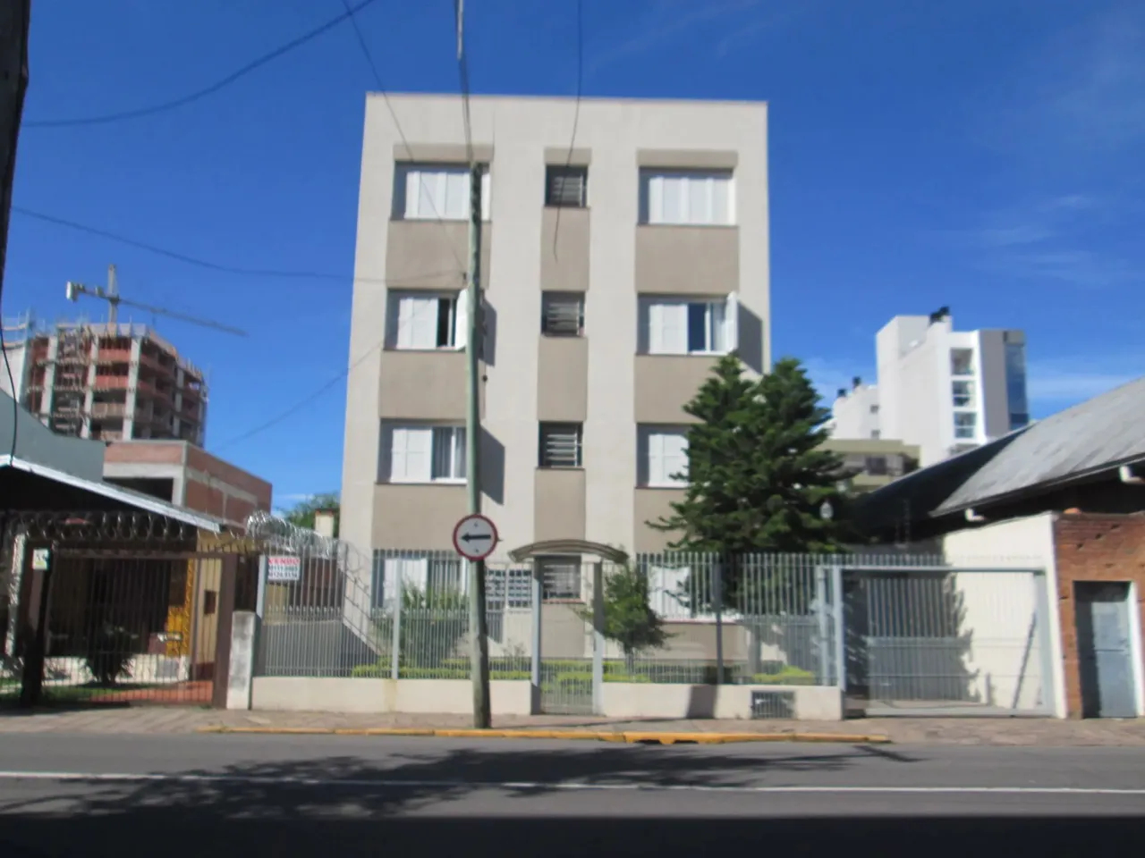 BENTOALVES aluga apto 03 dorm, peças amplas, 01 vaga, bairro Pio X - Caxias do Sul - RS