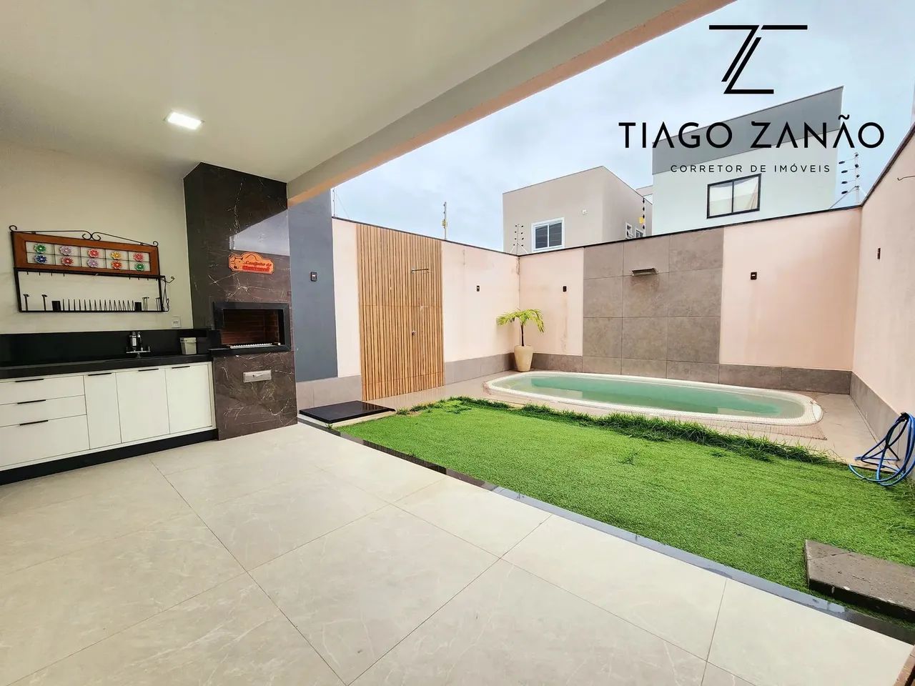 Linda casa com 3 suítes com armários embutidos, área gourmet e piscina - Foto 3