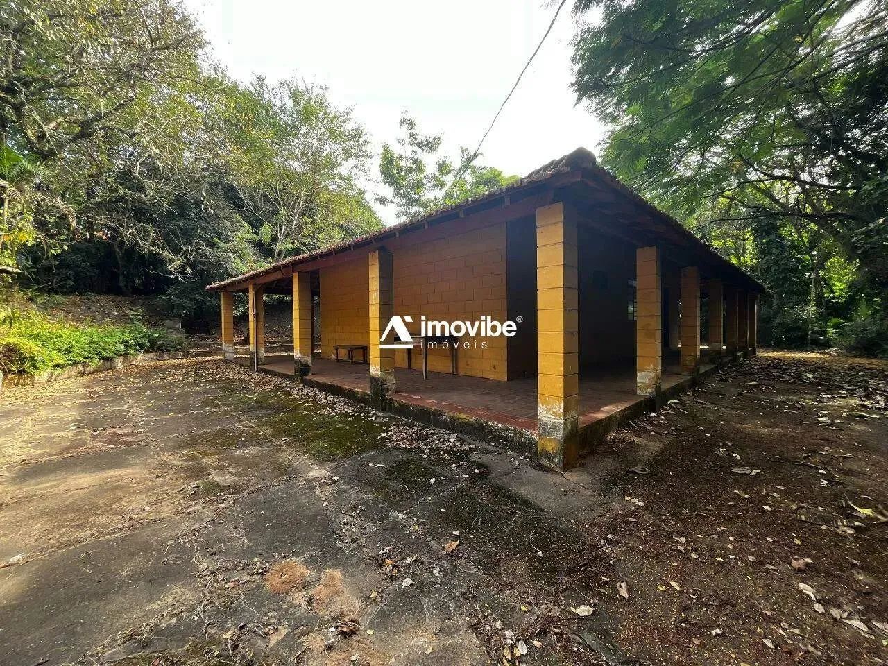 Chácara com 7.000m² com mata natural, casa 3 quartos avarandada, nascente natural - Limeir