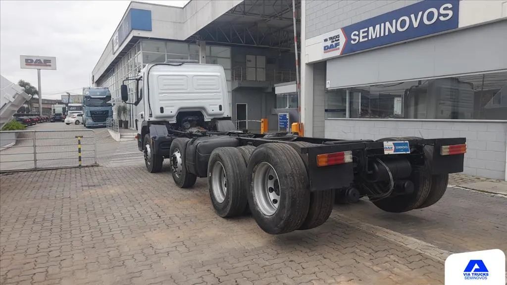 MBENZ ATEGO 3030 8X2 CAB EST CHASSI 2019/2020 - Foto 5