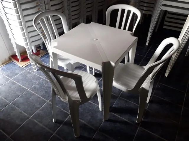 Conjunto 1 mesa e 4 cadeiras plásticas para Lanchonete super resistentes - Foto 5