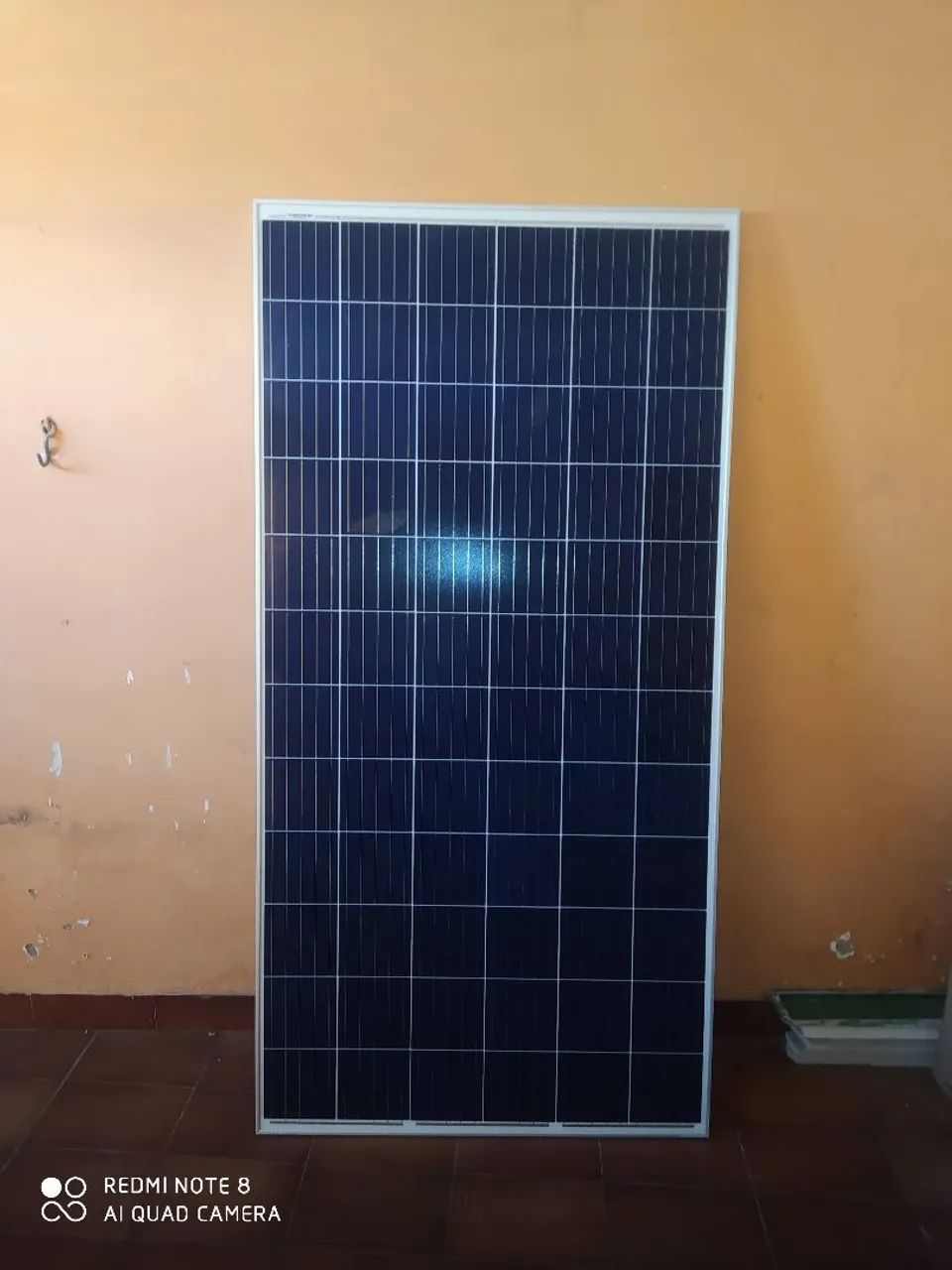 Placa solar znshine 345w com vidro rachado funcionando perfeitamente.
