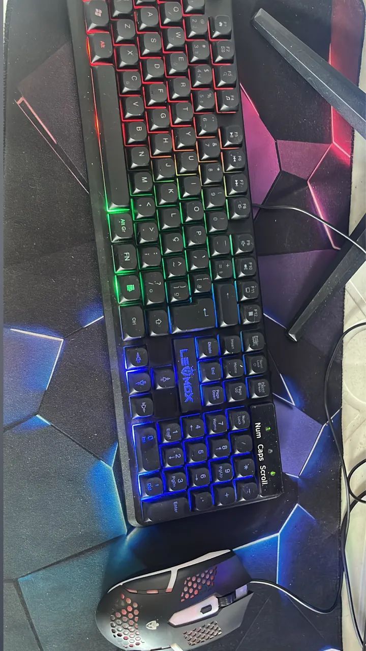 Vende-se computador semi novo barato!
