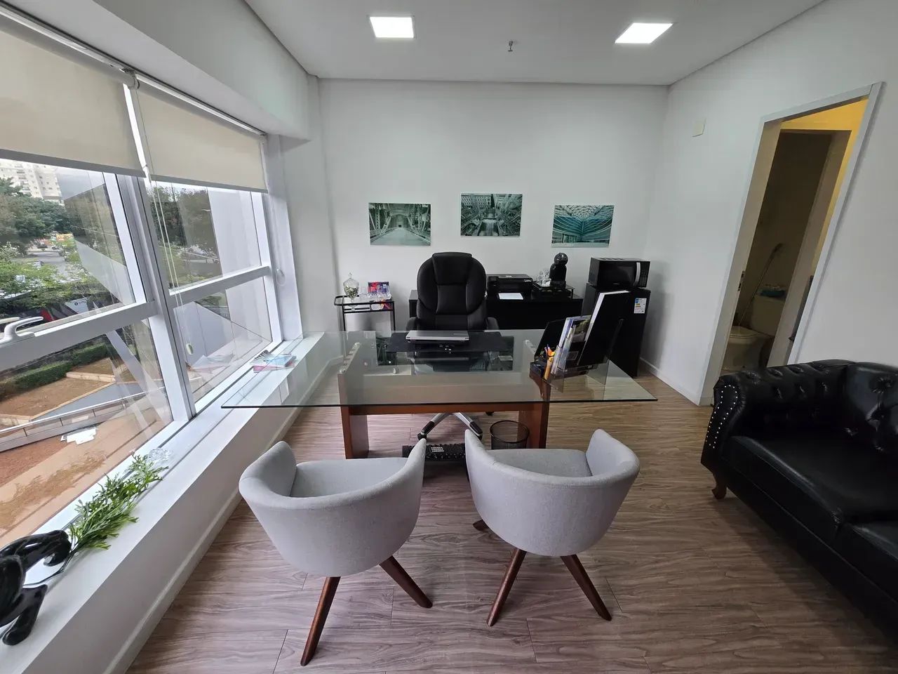 Sala mobiliada para locação no condomínio Brascan Alphaville