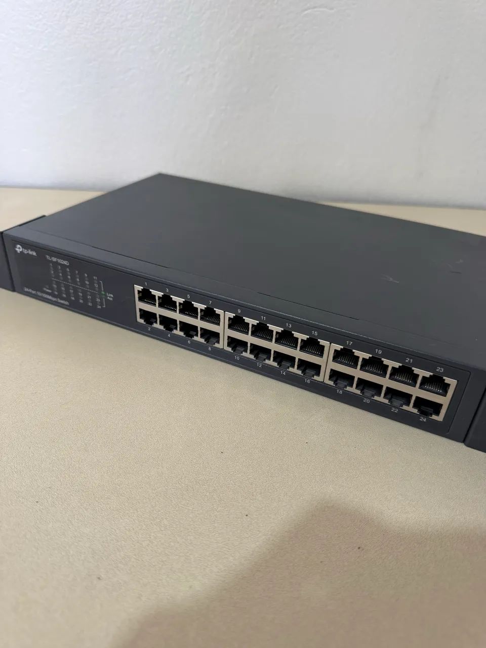 Switch TP-link TFSF1024D 10/100Mbps 24 portas
