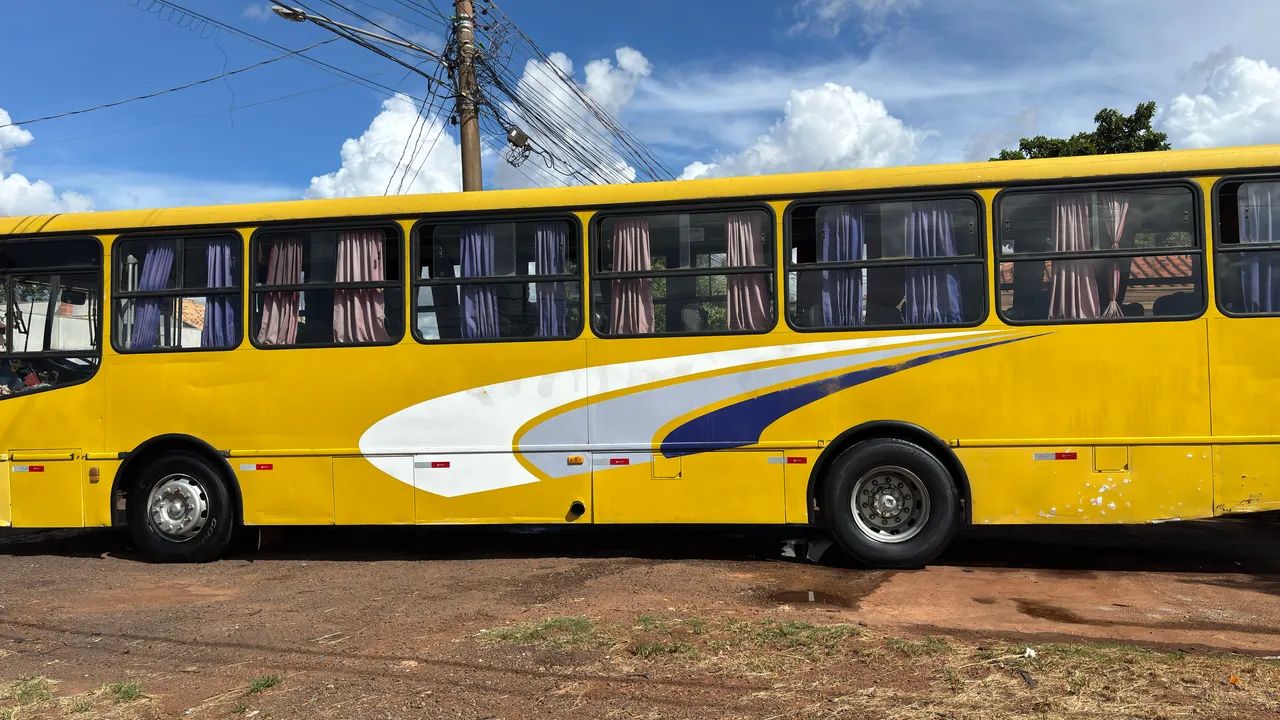Vendo ônibus em ótimo estado 40 passageiros  - Foto 13