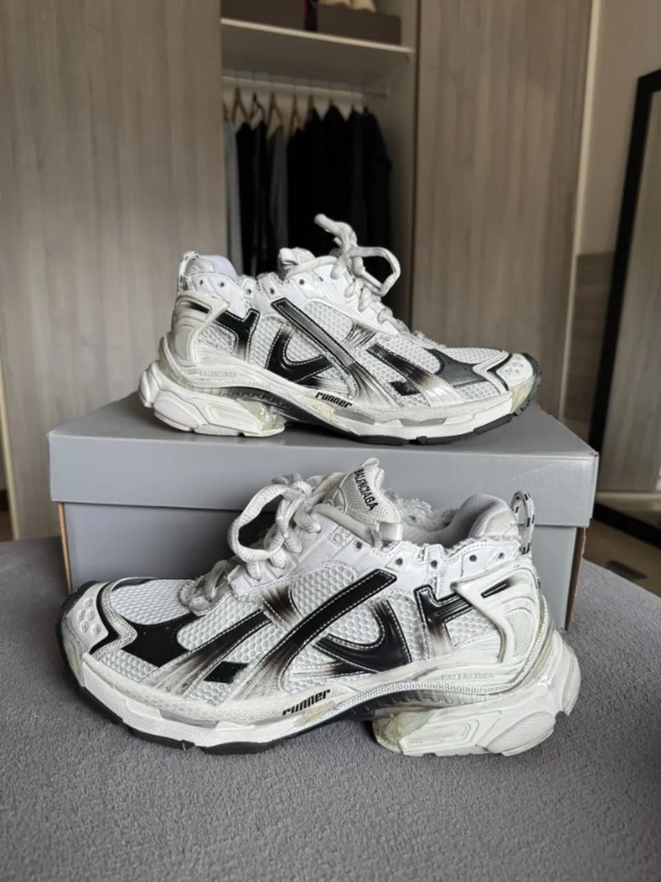 Balenciaga Runner Gradient White Black