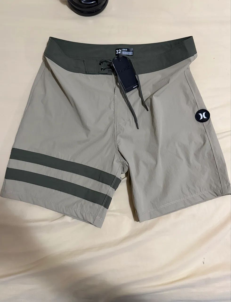Bermudas surf Hurley e Oakley 