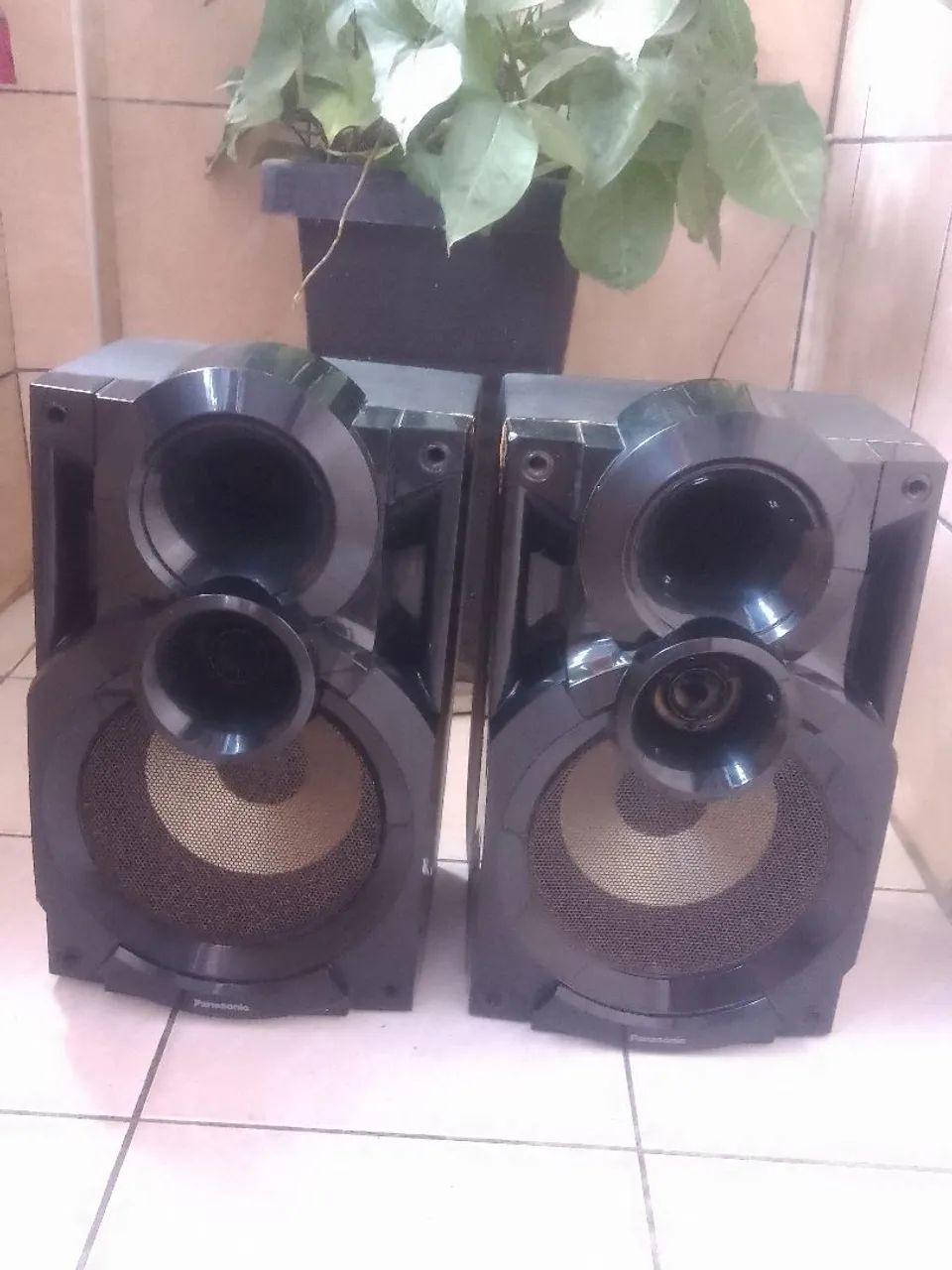 duas caixas de som panasonic