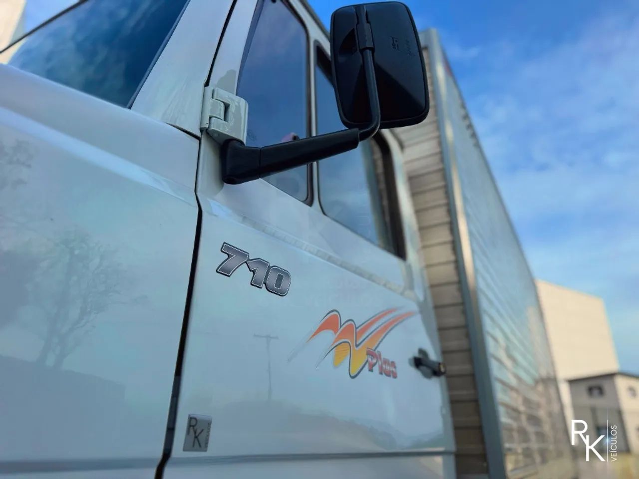 710/ 710 Plus 2p (diesel) - Foto 2