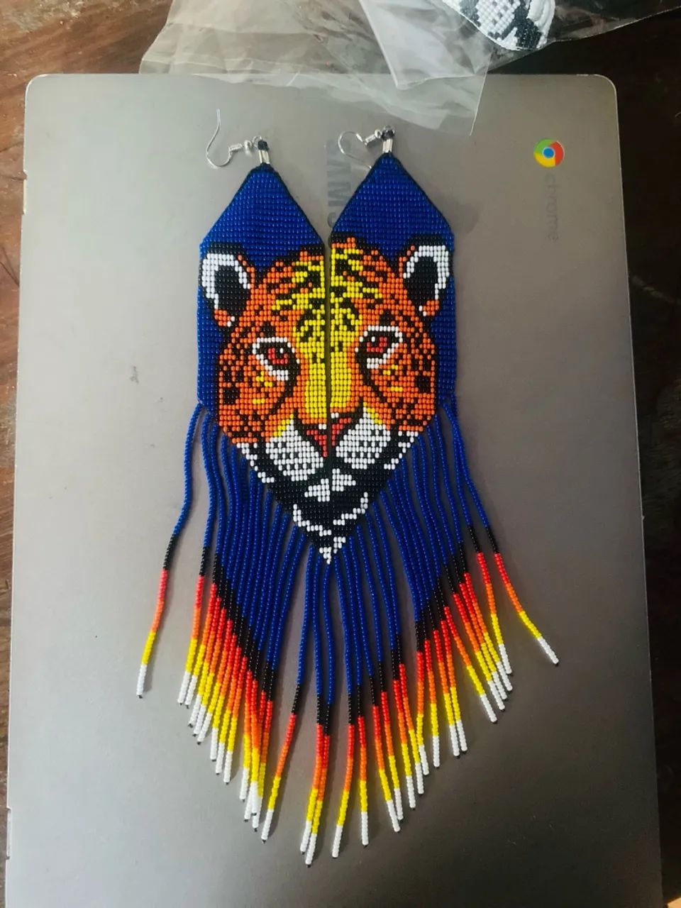 Brinco de mincagas onça. Pintada e albina.  - Foto 4