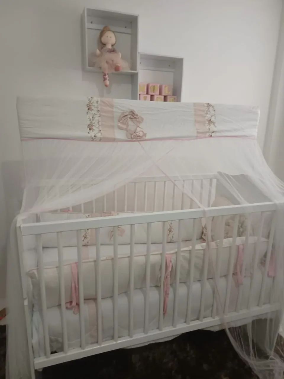 Berço completo com enxoval 