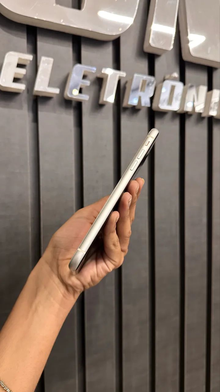 iPhone XR - 128GB branco - Foto 4