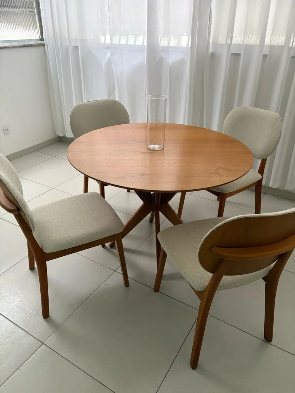 MESA COM CADEIRAS NOVA - Foto 2
