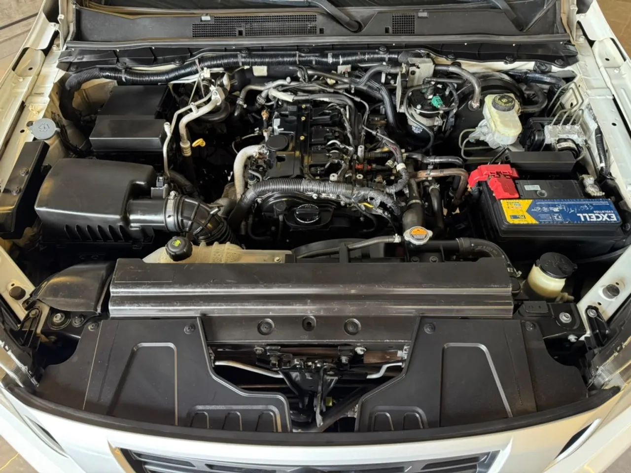 Nissan Frontier XE CD 4x4 2.3 Bi-TB Diesel Aut., foto 8 de 20