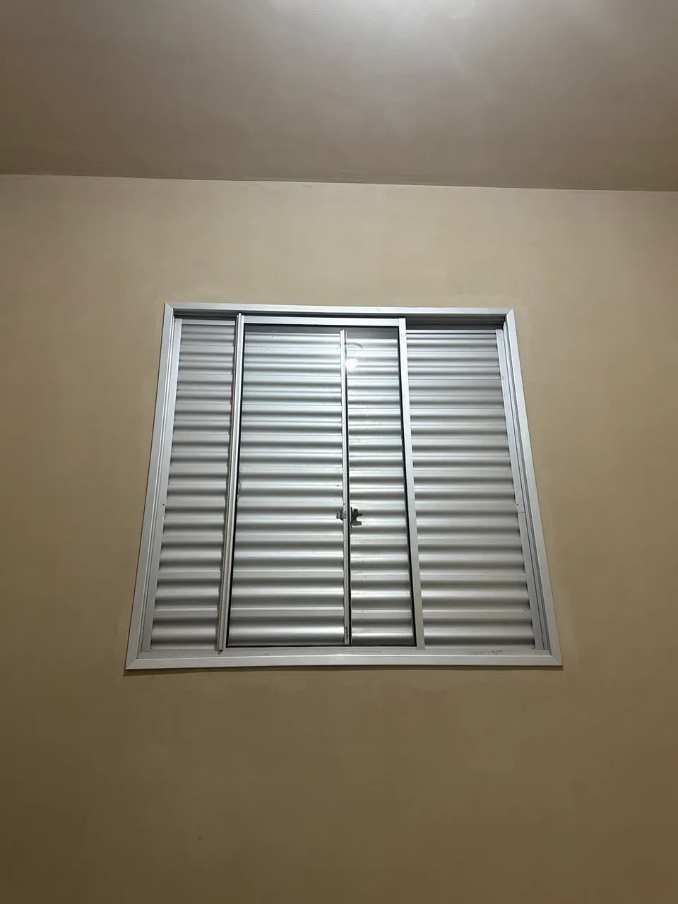 Alguém de quarto ZL