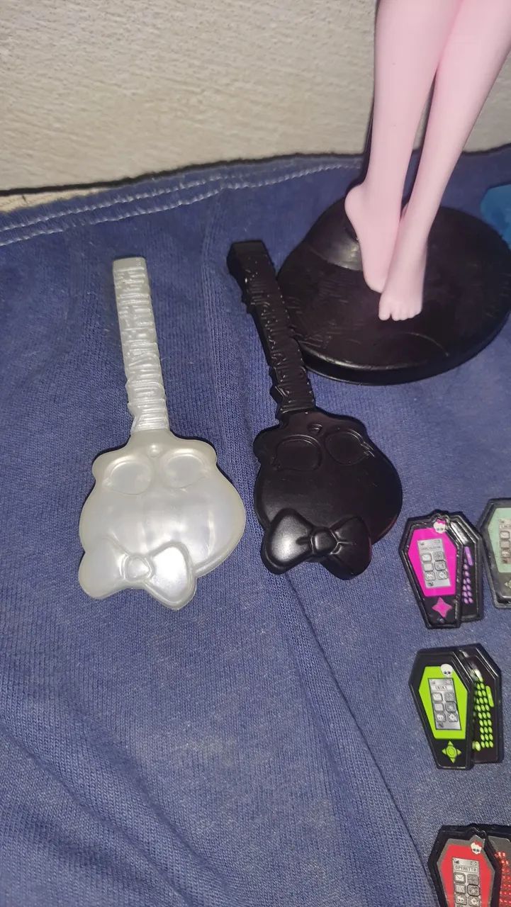 Boneca Monster High Draculaura Intercâmbio + lote de acessórios - Foto 3
