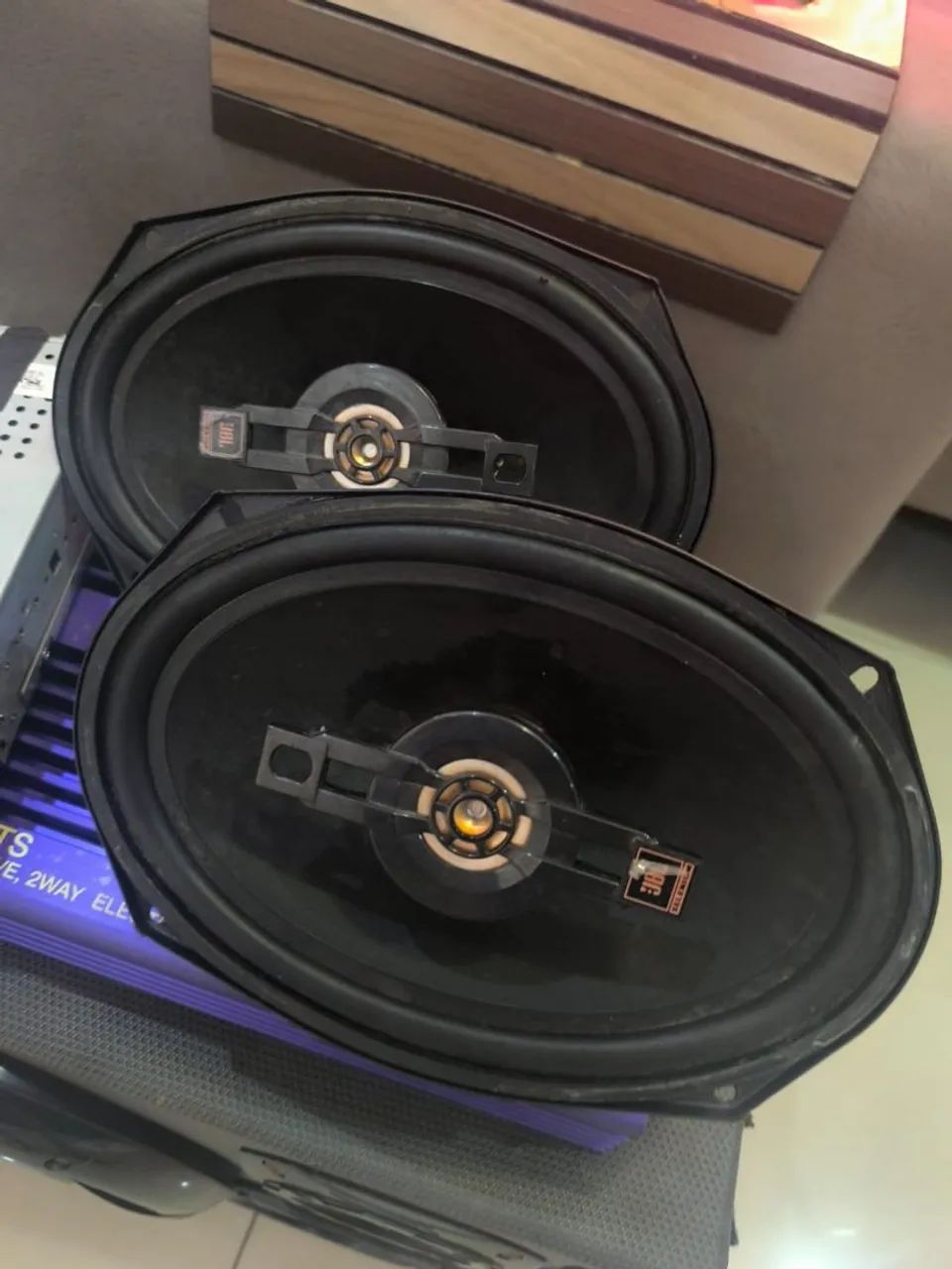 alto-falante JBL 6x9 polegadas, especificamente o modelo 69QDMS120,