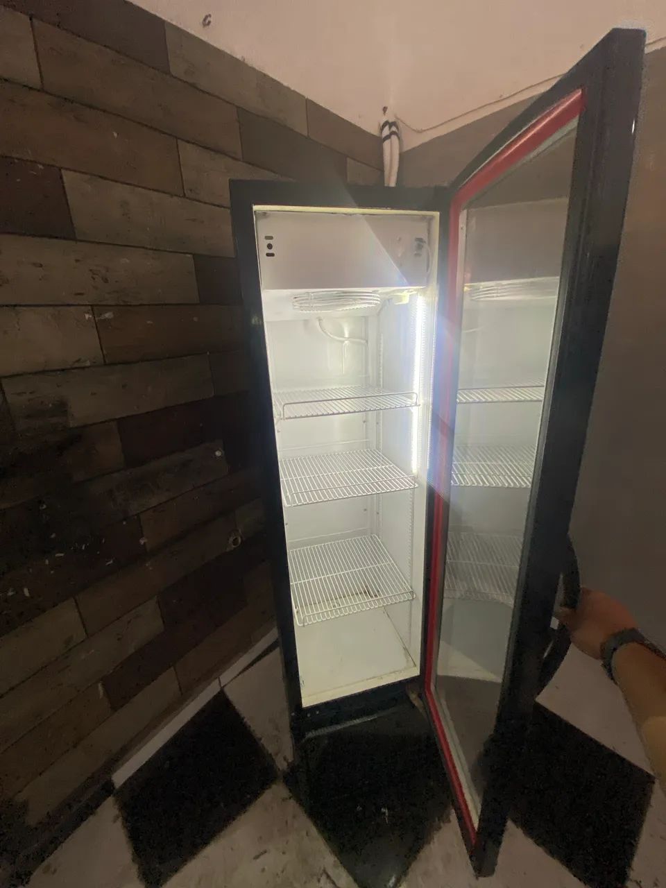 Vendo expositora slim 220 volts 217 litros funcionando perfeitamente 