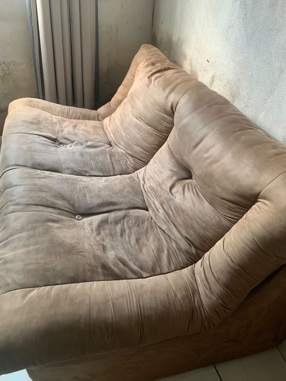 sofá de 2 lugares em tecido suede marrom - Foto 3