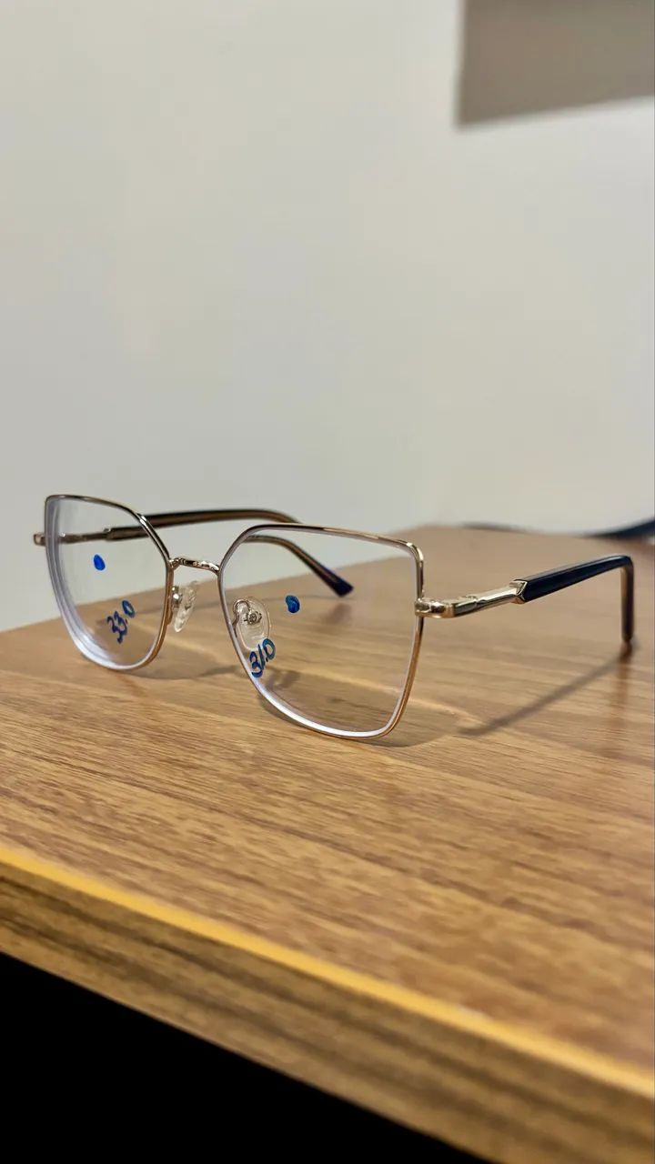 ARMAÇÃO DE GRAU CLIP-ON COM 2 LENTES - NUNCA USADA - Foto 5