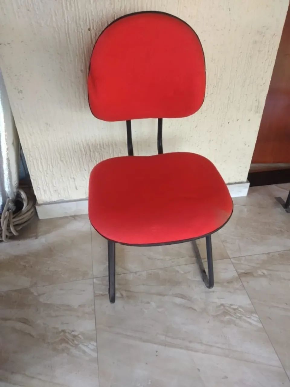 Cadeira Vermelha de Recepção - Foto 2