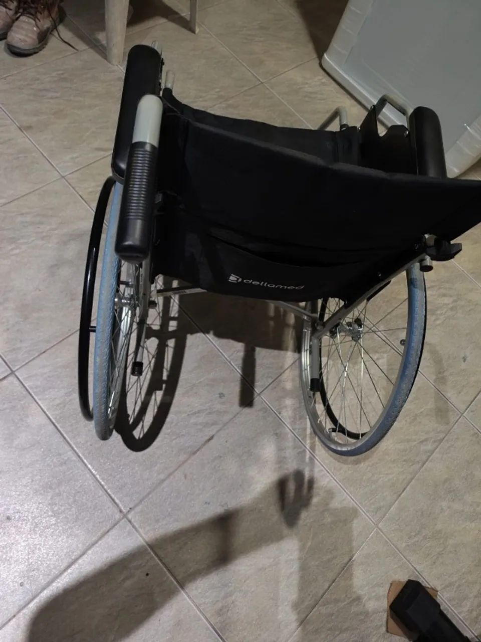 CADEIRA DE RODAS SEMI NOVA - Foto 3
