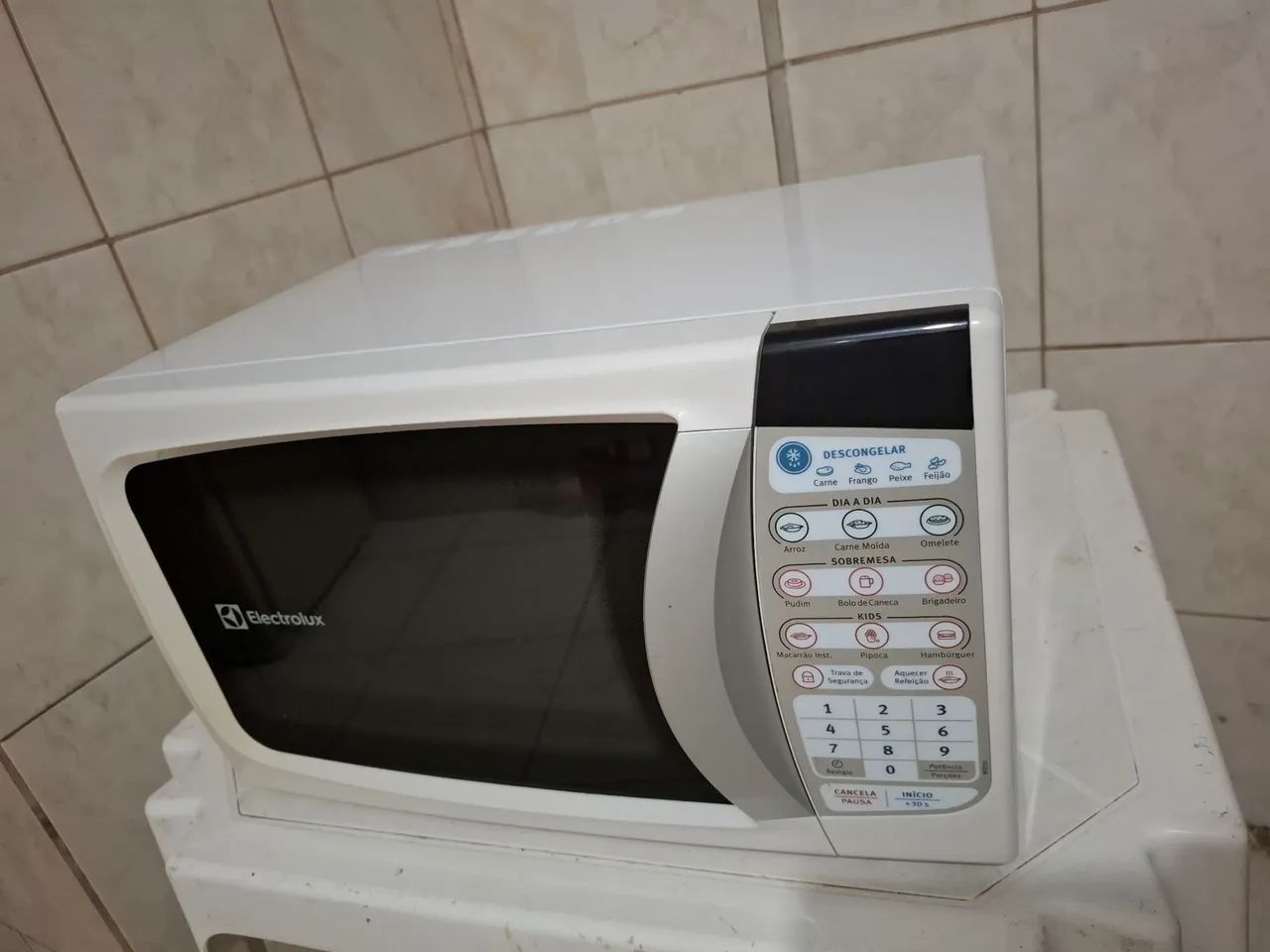 Micro-ondas Electrolux 20 litros impecável  - Foto 3